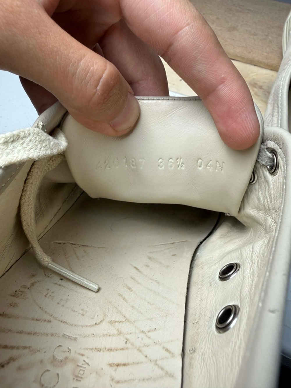 Gucci Women GG Low Cotton
White Leather Canvas
Monogram Sneakers Sz 36.5 / 6.5 - Picture 8 of 13